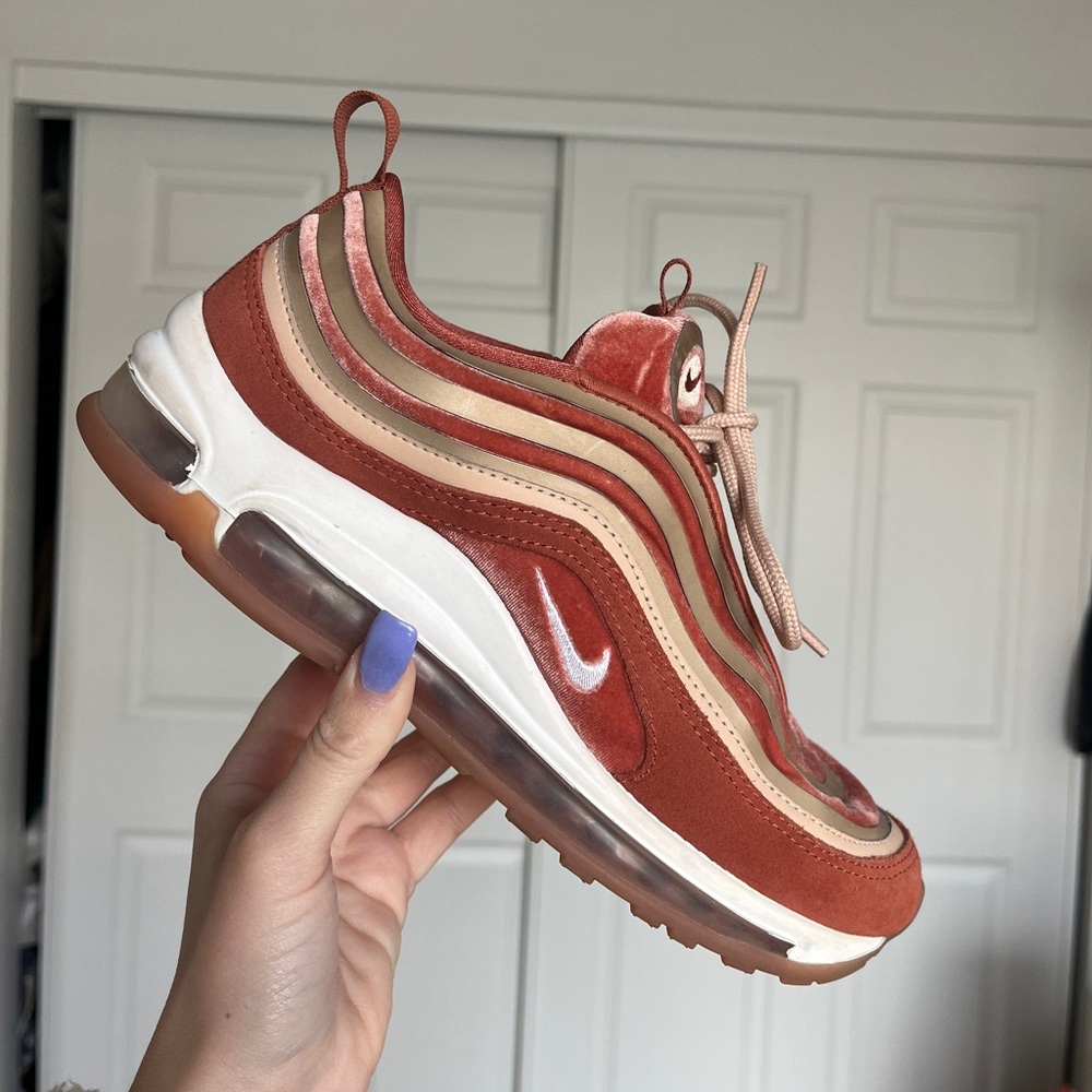 Nike Women’s Air Max 97 Ultra 17 Dusty Peach Velvet White Size 7